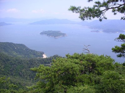 Miyajima_mountaintop_view_by_Kezeru